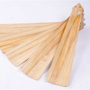 Cánh được làm từ gỗ tự nhiên nguyên khối được xử lý siêu nhẹ và chống mối mọt.
